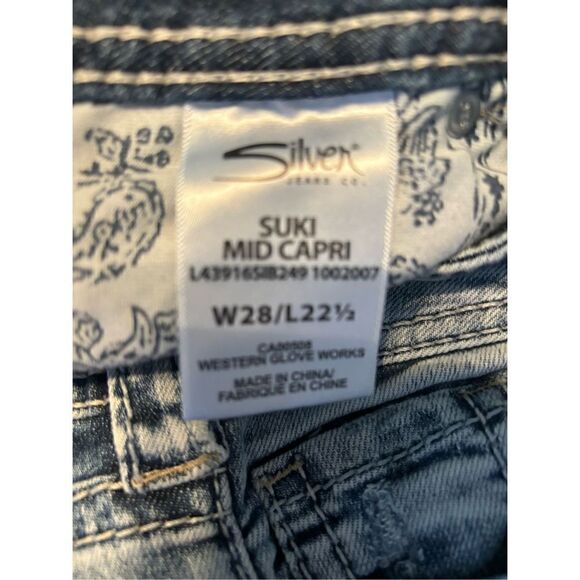 Silver Jeans Co Suki Mid Capri Distressed Light Wash Blue Jeans - Picture 7 of 8